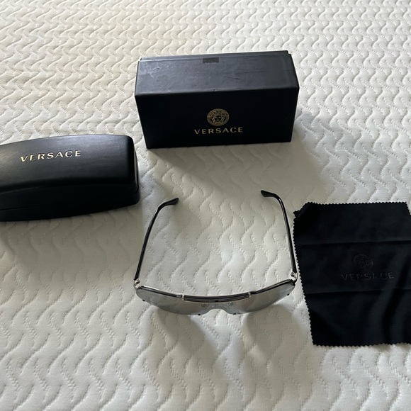 VERSACE MENS SUNGLASSES VE2140